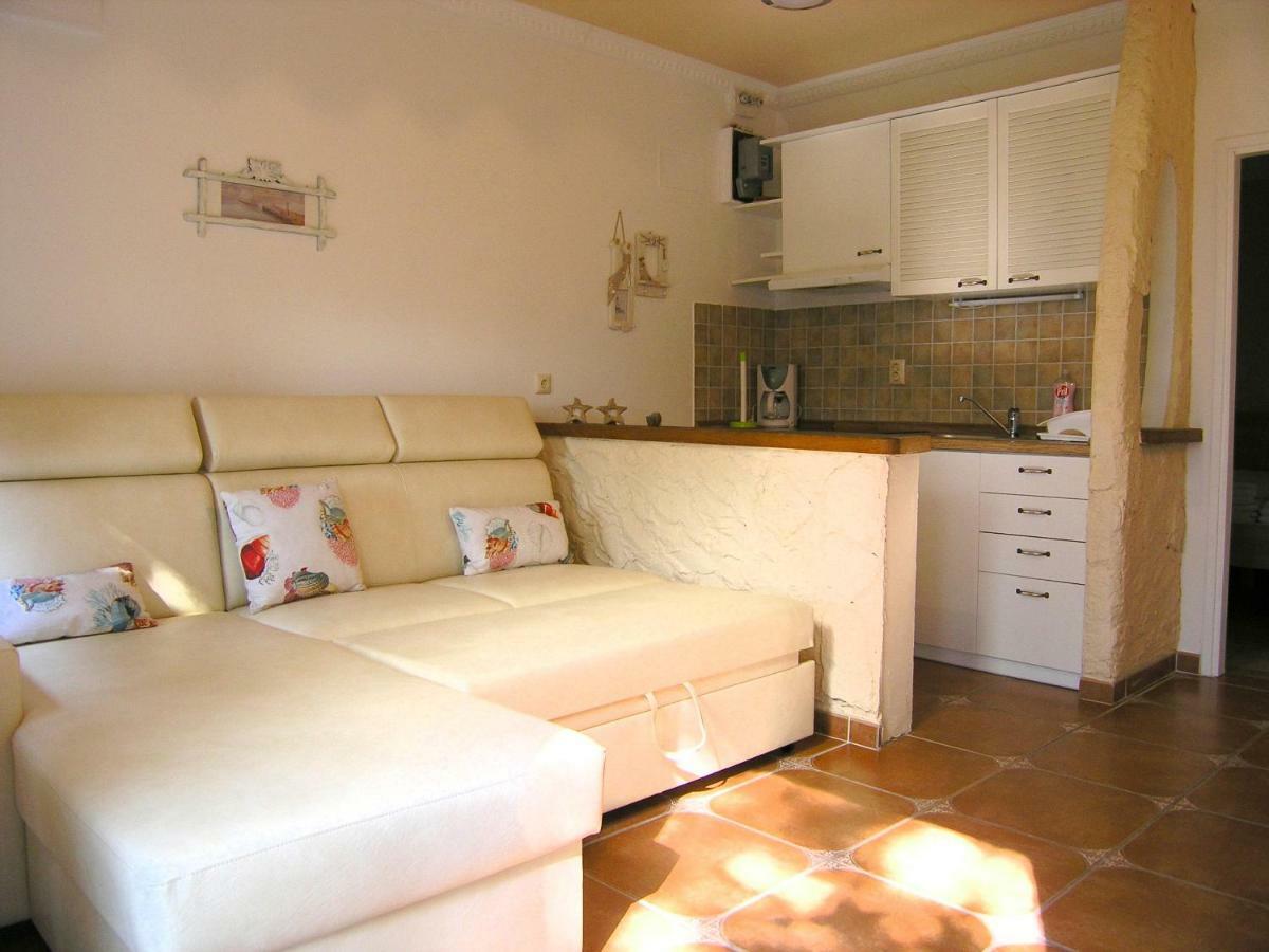 Apartment Damijan Krk Town Exterior photo